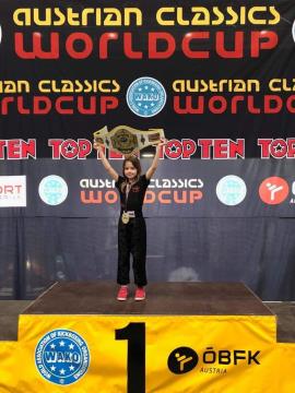 Eva s ampionskim pasom